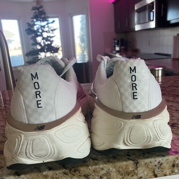 New Balance Fresh Foam x More v5 White and Gold Athletic Shoes - Picture 5 of 8